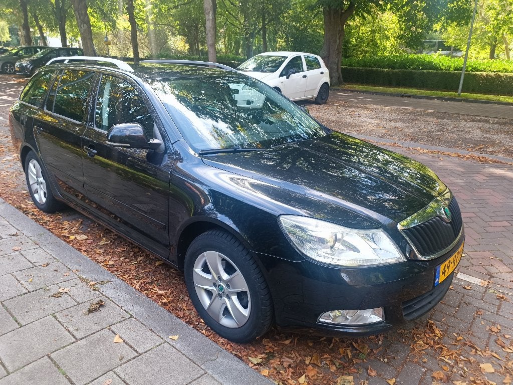 Skoda Octavia 1.2 TSI Combi  apk 29-09-2027-Nieuwe turbo, Voorwielaandrijving, Zwart, 4 cilinders, Zwart