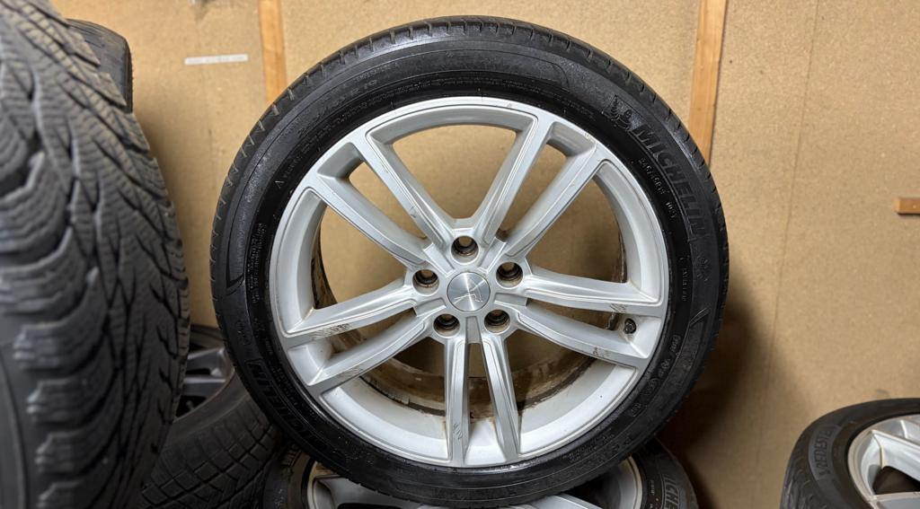 Tesla | 245/45/19 | Zomerbanden | Direct beschikbaar, 19 inch, -, -, Ophalen of Verzenden