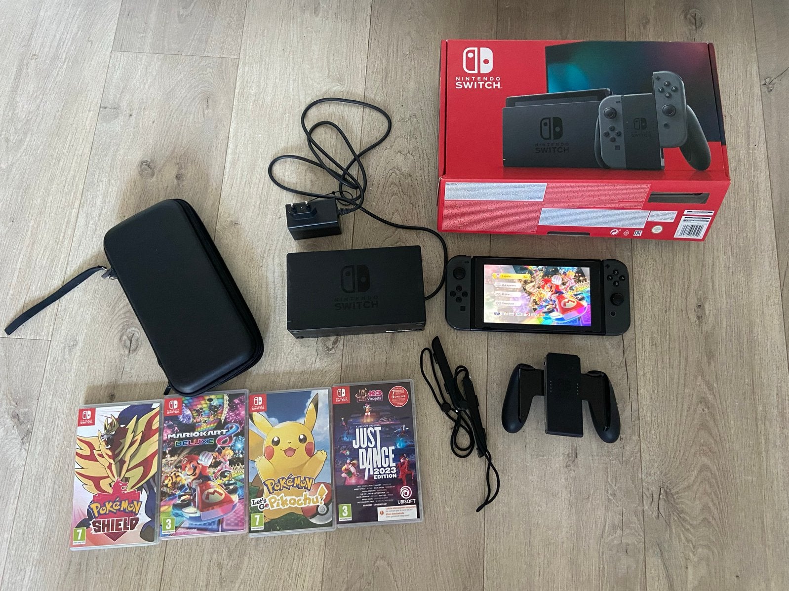 Nintendo switch v2 plus spellen, Ophalen of Verzenden, Zo goed als nieuw, Met 2 controllers, Switch 2019 Upgrade