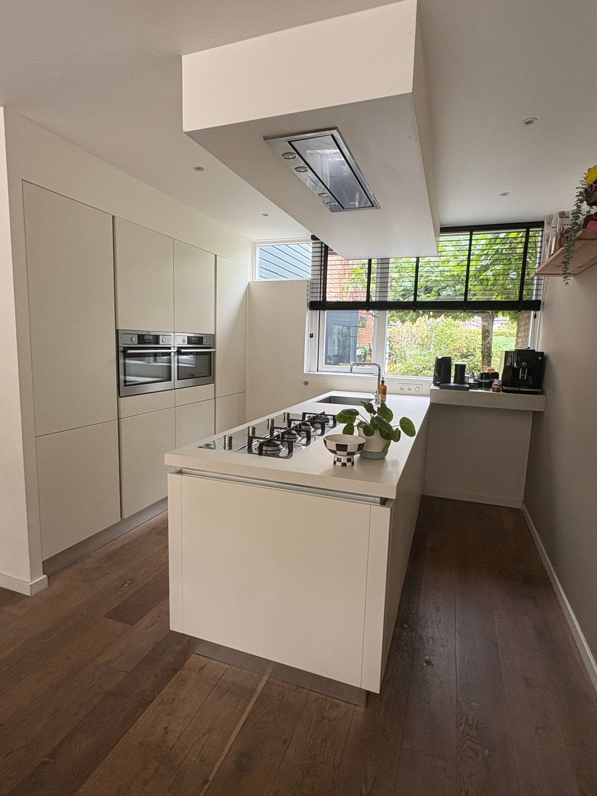 Italiaanse design keuken met kookeiland en inbouwapparatuur, Huis en Inrichting, Ophalen, Gebruikt, Overige materialen, Wit