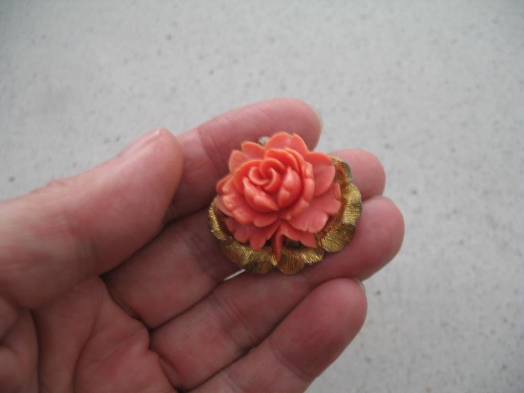 Broche Goudkleur met Ingesneden Bloem * Vintage, Ophalen of Verzenden, Overige materialen, Broche