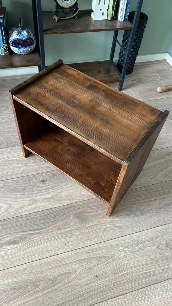 massief houten bijzettafel/kruk/plank, Huis en Inrichting, Tafels | Sidetables, 50 tot 100 cm, Rustic, Ophalen of Verzenden, Zo goed als nieuw