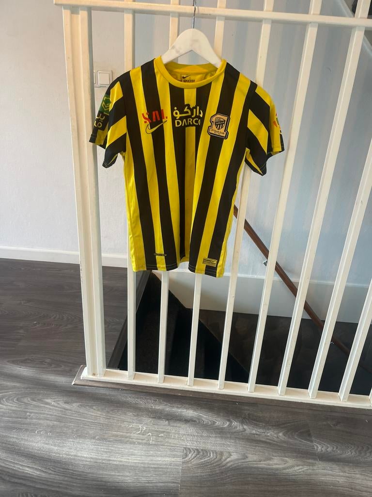 iTTihad club Benzema voetbal T-shirt, Verzamelen, Sportartikelen en Voetbal, Ophalen of Verzenden, Zo goed als nieuw, Buitenlandse clubs