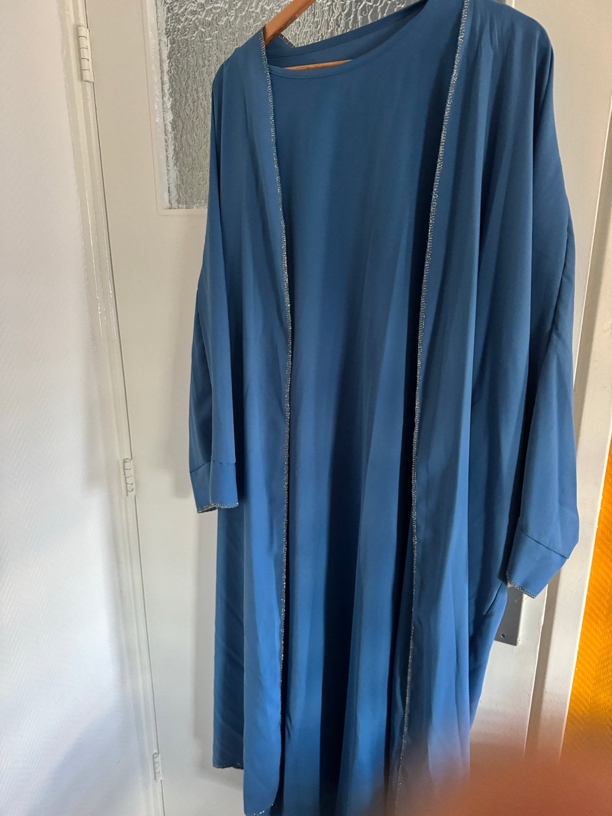 Mooie blauwe abaya met zilveren details en witte kaftan, Maat 38/40 (M), Blauw, Ophalen of Verzenden, Zo goed als nieuw