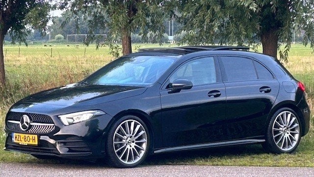 Mercedes-Benz A-Klasse 200 AMG-LINE NAVIGATIE WIDESCREEN, AP, Auto's, Gebruikt, 4 cilinders, Zwart, Leder