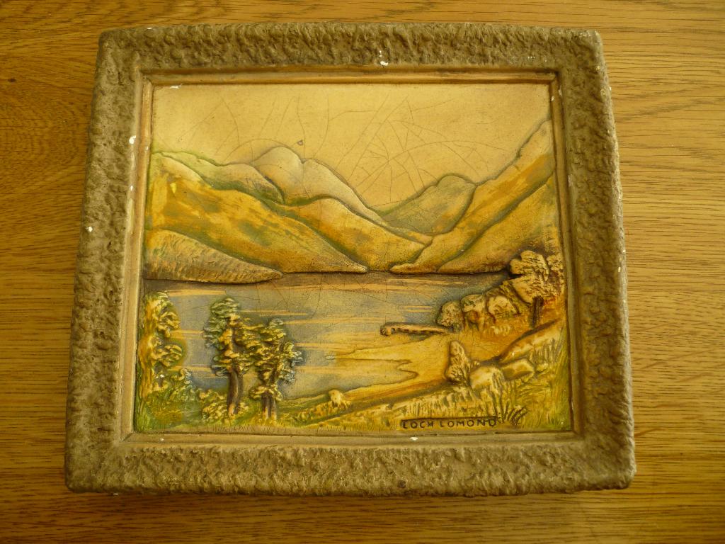 Wandtegel gips relief afbeelding Loch Lomond, Antiek en Kunst, Antiek | Wandborden en Tegels, Ophalen of Verzenden