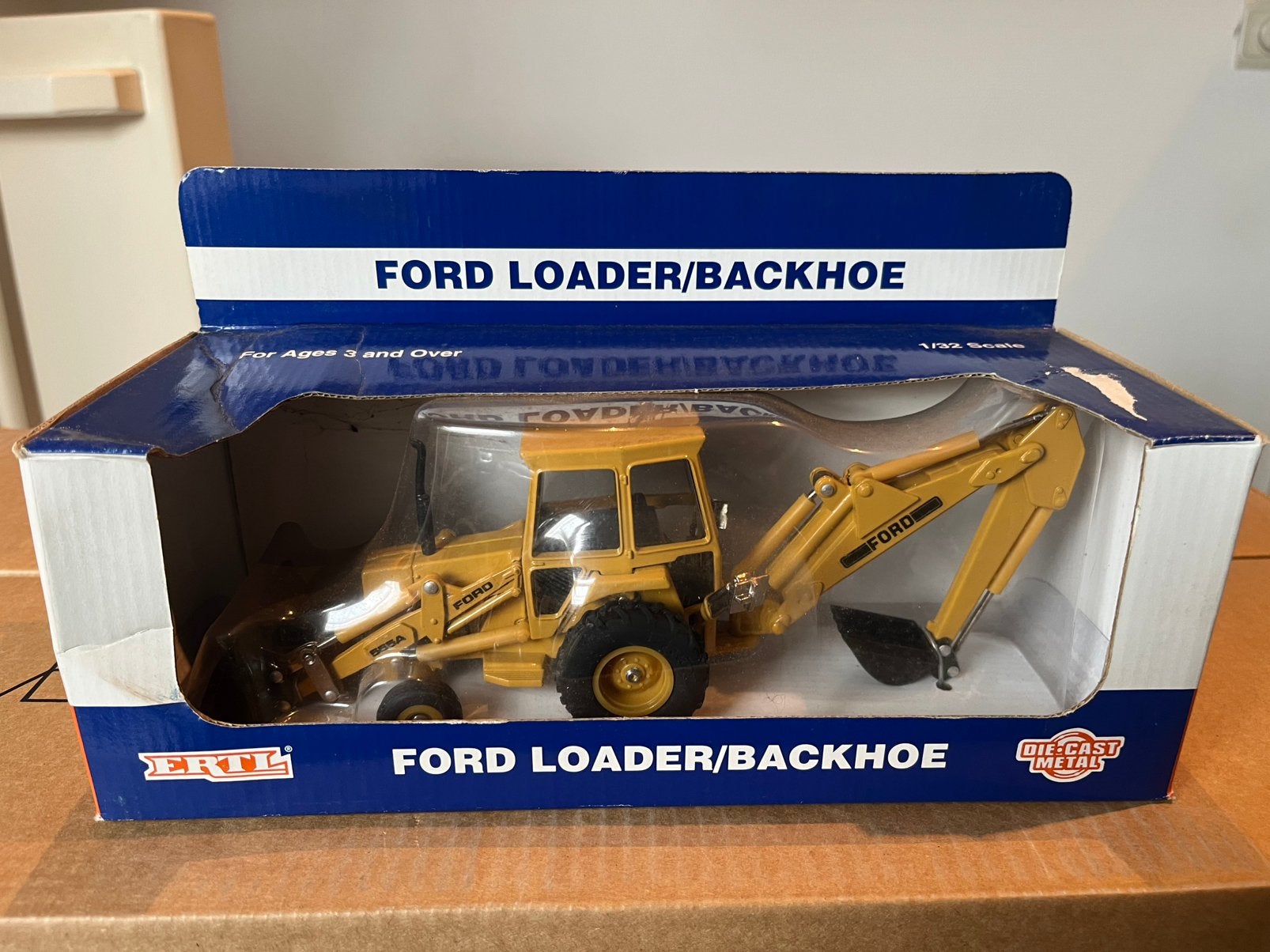 Ford 555 A graaflaadcombinatie Ertl 1456 EP, Hobby en Vrije tijd, Ophalen of Verzenden, Nieuw, Tractor of Landbouw, ERTL