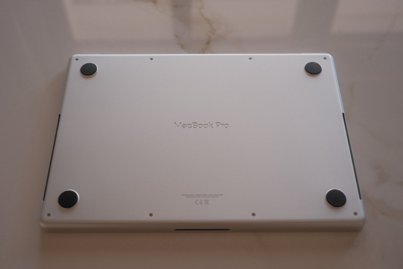 Foto 4 van Macbook Pro M5 Zilver (Zo goed als nieuw)