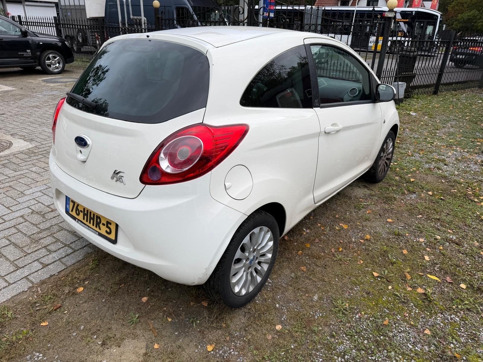 Ford Ka 1.2 51KW 2008 Wit, Auto's, Voorwielaandrijving, 1242 cc, 4 cilinders, 4 stoelen
