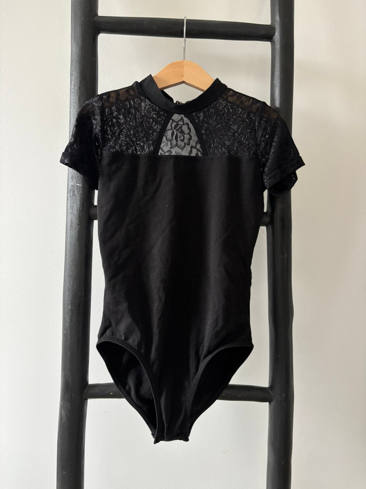 Balletpakje met kanten mouwtjes maat 140, als nieuw, Sport en Fitness, Ballet, Ophalen, Zo goed als nieuw, Kleding