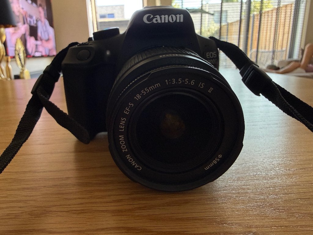 Canon EOS 1300D + 18-55mm lens + oplader + Canon tas, Audio, Tv en Foto, Fotografie | Lenzen en Objectieven, Canon, Ophalen of Verzenden