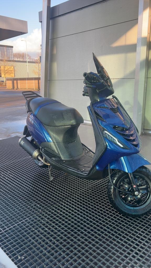 Zip iget 2022, Fietsen en Brommers, Scooters | Piaggio, Ophalen, Zo goed als nieuw, Benzine, Zip