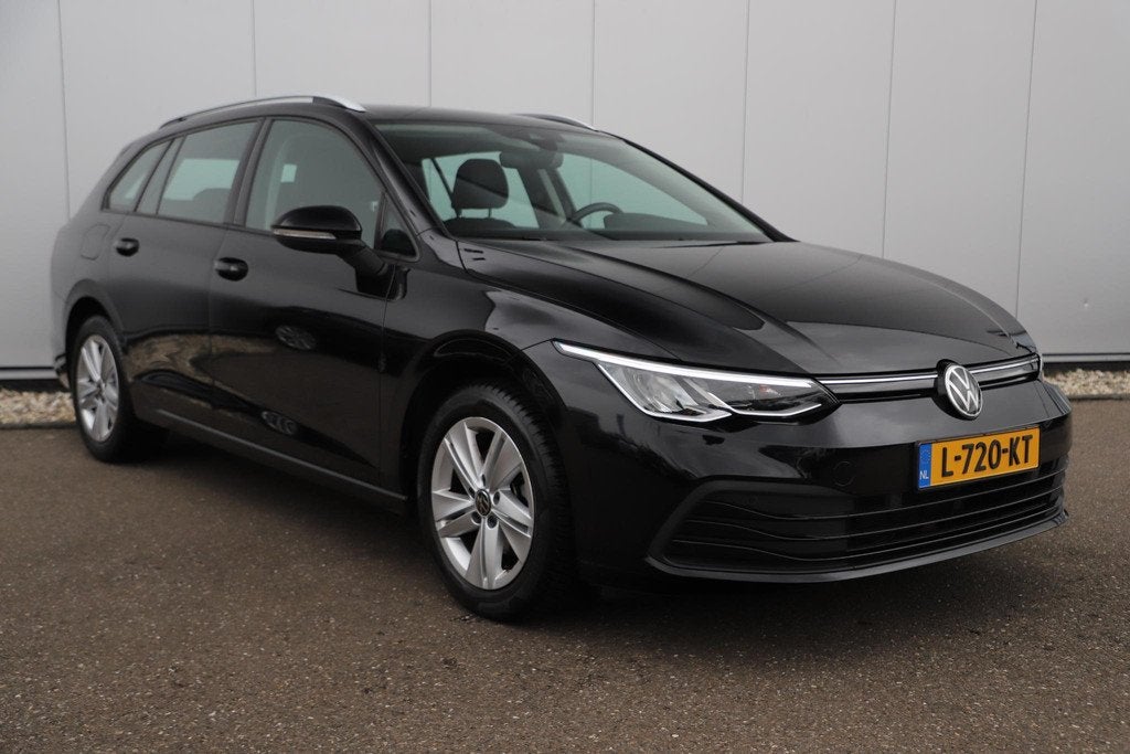 Volkswagen Golf Variant 1.0 TSI Life 110PK Trekhaak Navigati, Auto's, Stof, Euro 6, Met garantie (alle), Zwart
