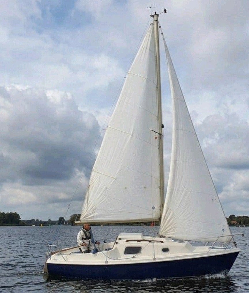 ZEILBOOT met MOTOR en optie trailer, Watersport en Boten, Zeilen en Zeiltoebehoren, Ophalen, Gebruikt, Minder dan 15 m²