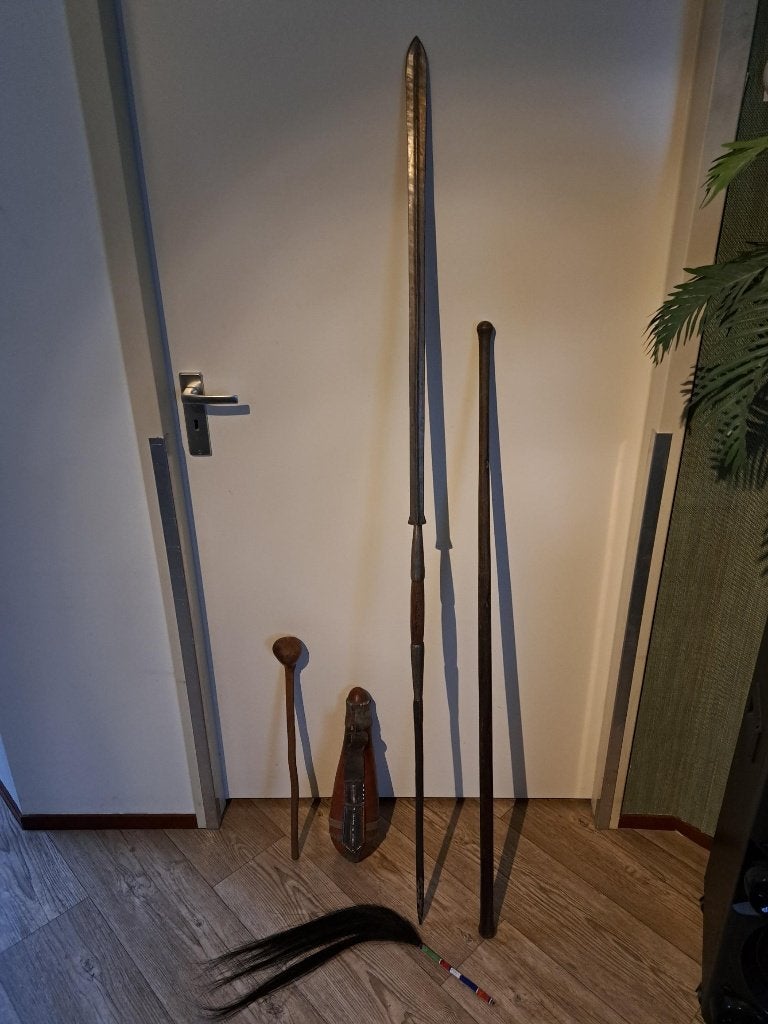 Orginele Afrikaanse Massai uitrusting, Antiek en Kunst, Afrika, Handgemaakt, Overige materialen, Meerkleurig