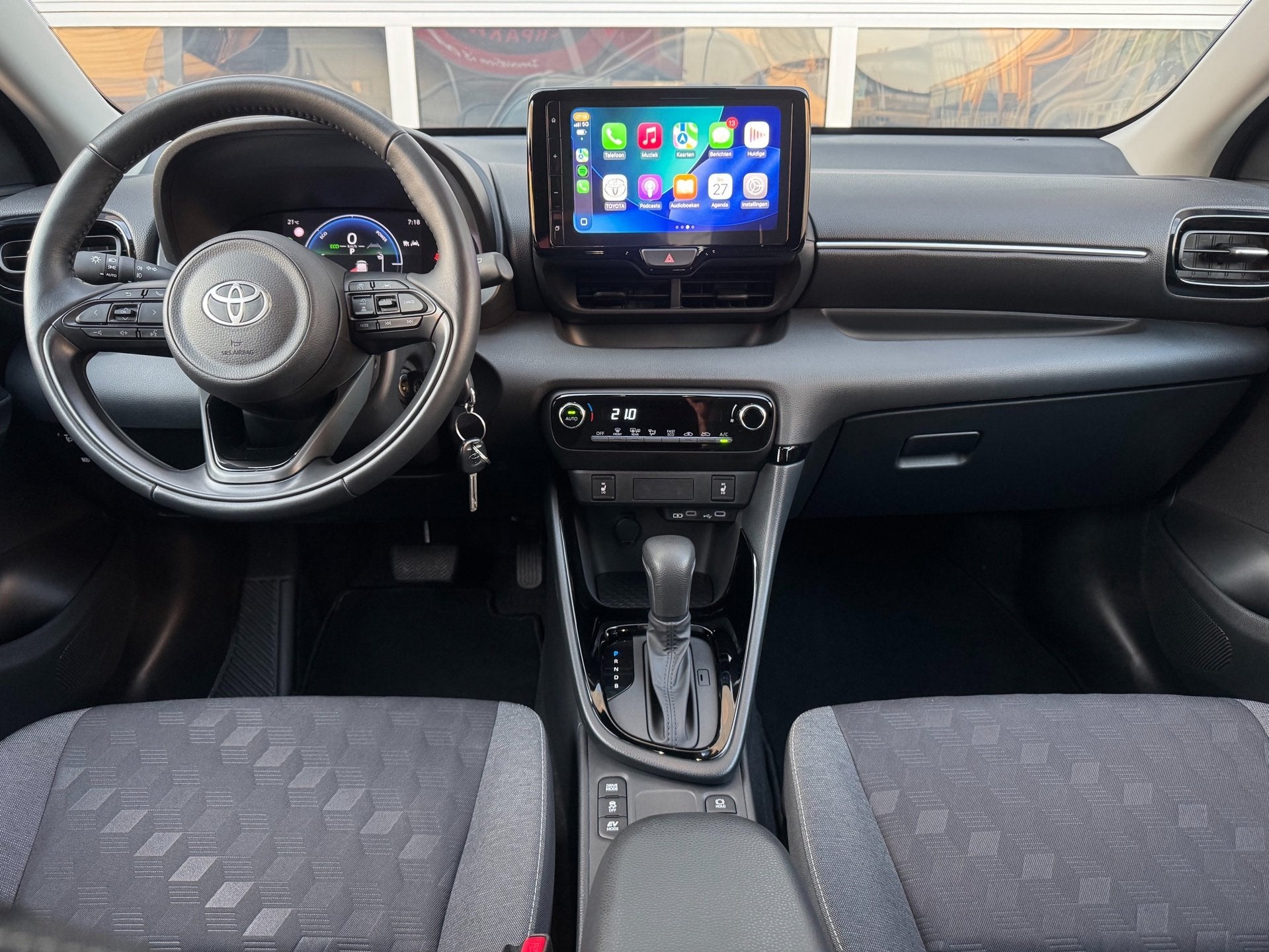 Toyota Yaris 1.5 Hybrid 115 Dynamic|Apple CarPlay/Android Au, Stof, Gebruikt, Zwart, 116 pk