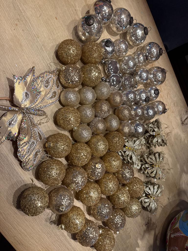 Kerstballen/vlinders goud en zilver, Ophalen, Zo goed als nieuw