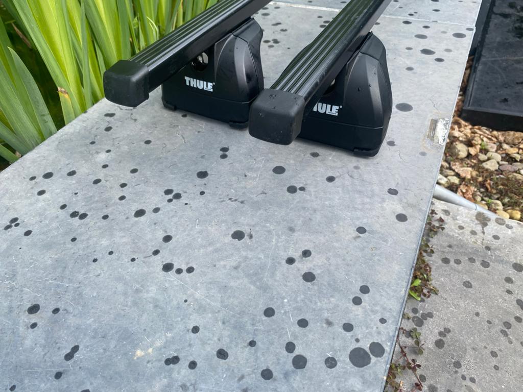 Thule dakdragers voor gesloten dakrails - Zo goed als nieuw, Ophalen of Verzenden, Zo goed als nieuw