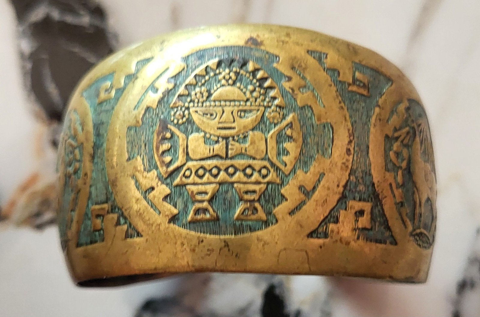 Peruaanse Messing Manchetarmband (Cuff) – Inca Tumi Motief, Sieraden, Tassen en Uiterlijk, Verzenden, Gebruikt, Goud, Overige materialen
