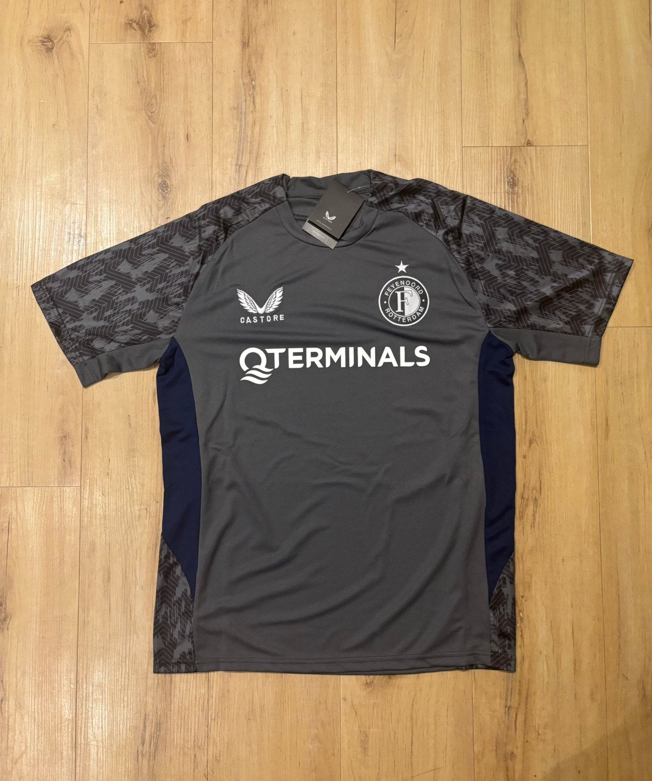 Feyenoord Trainingsset - Maat M - Nieuw met kaartje!, Maat 48/50 (M), Nieuw, Ophalen of Verzenden, Voetbal