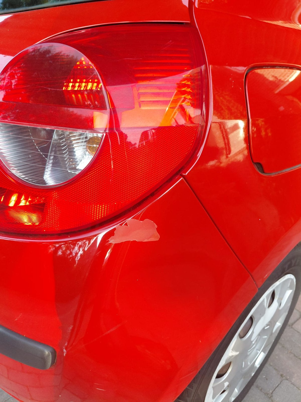 Foto 10 van Renault Clio 1.2 16V 55KW 5-DRS E4 2005 Rood