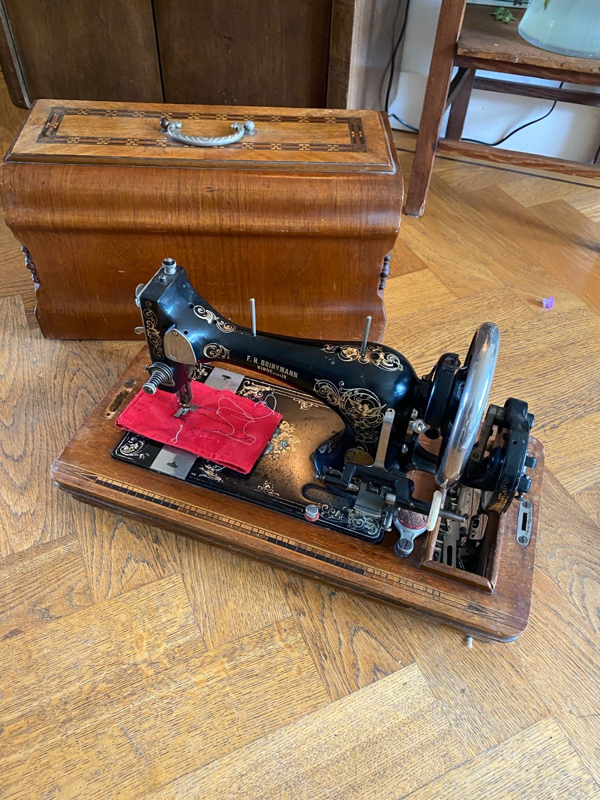 Antieke F.H. Brinkmann Naaimachine met Houten Kast, Ophalen