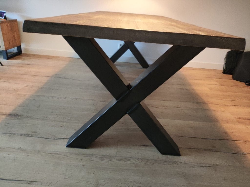 Boomstamtafel Rough 220 lang met industriële X poten, Huis en Inrichting, Tafels | Eettafels, Ophalen, Gebruikt, 200 cm of meer