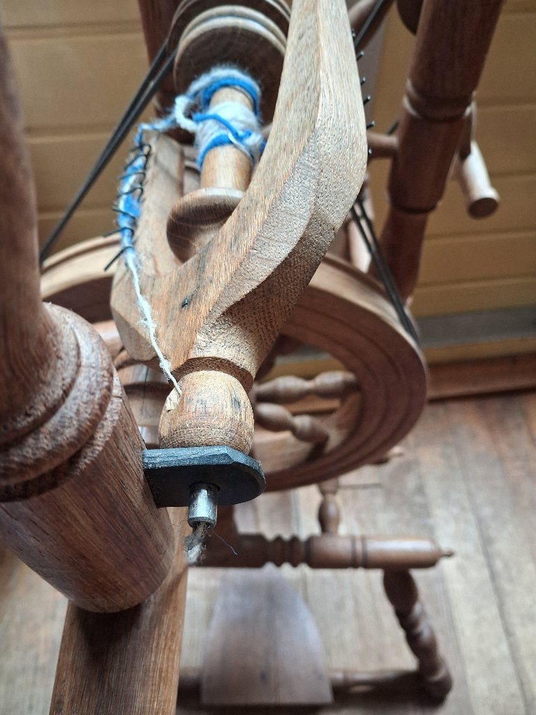 Eiken Spinnenwiel, Hobby en Vrije tijd, Spinnewielen en Spinnen, Ophalen, Gebruikt, Spinwol