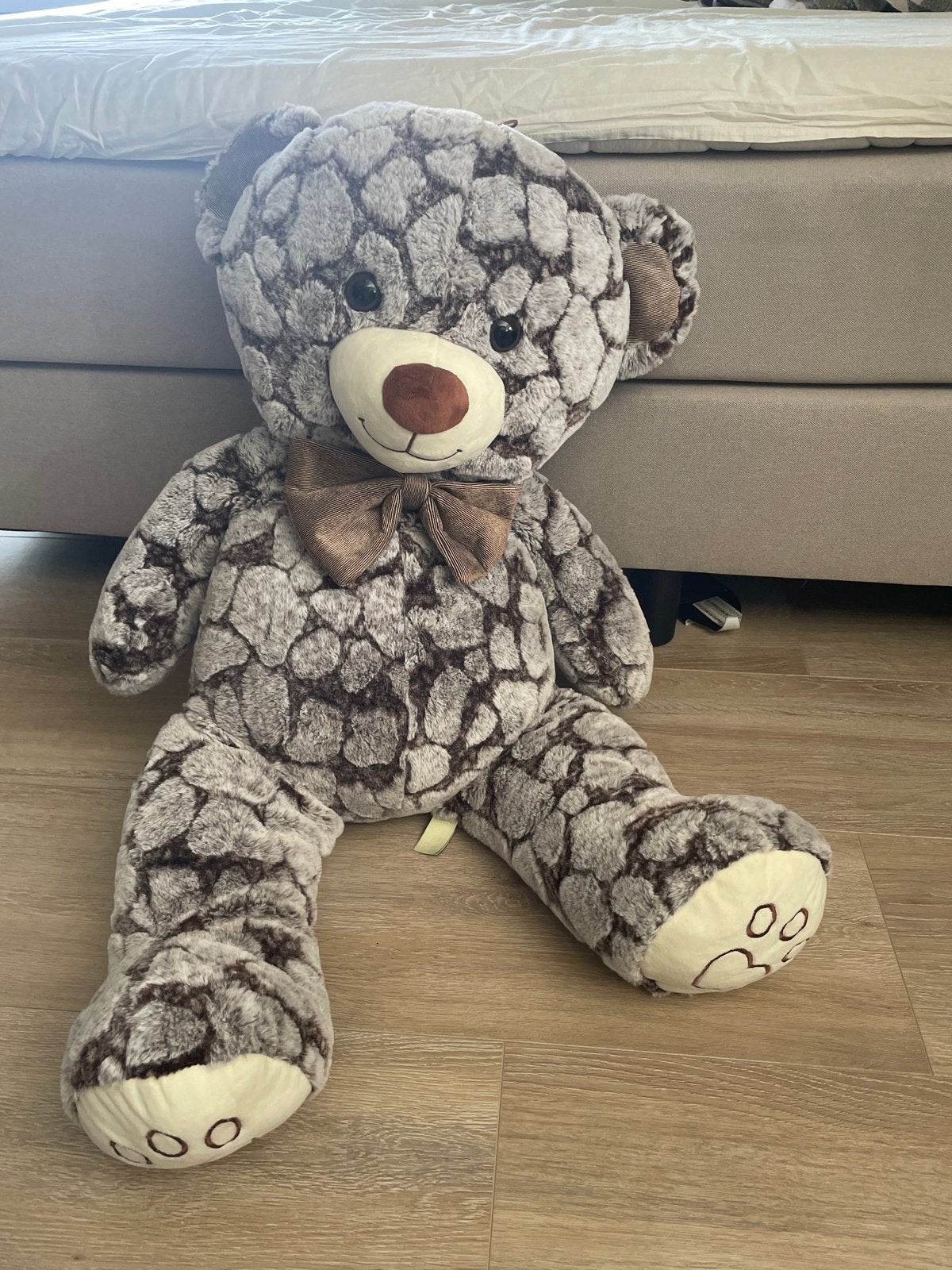 Grote zachte knuffelbeer met strik - Zo goed als nieuw, Beer, Ophalen of Verzenden, Zo goed als nieuw, Middelgroot (20 tot 80 cm)