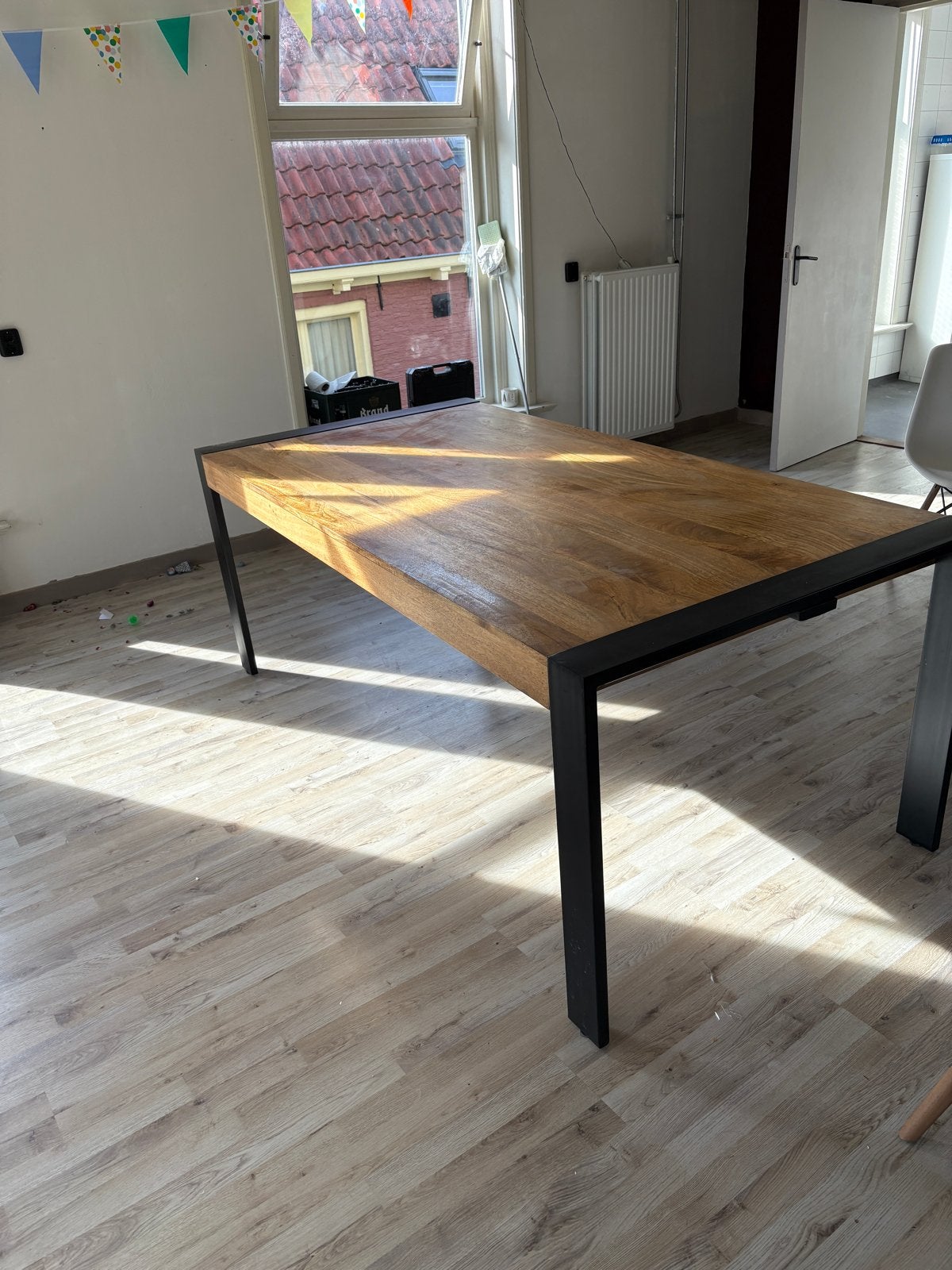 eettafel 200x100 cm – Bruin houtlook – Zwart metalen frame, Ophalen, Gebruikt, 50 tot 100 cm, Vijf personen of meer