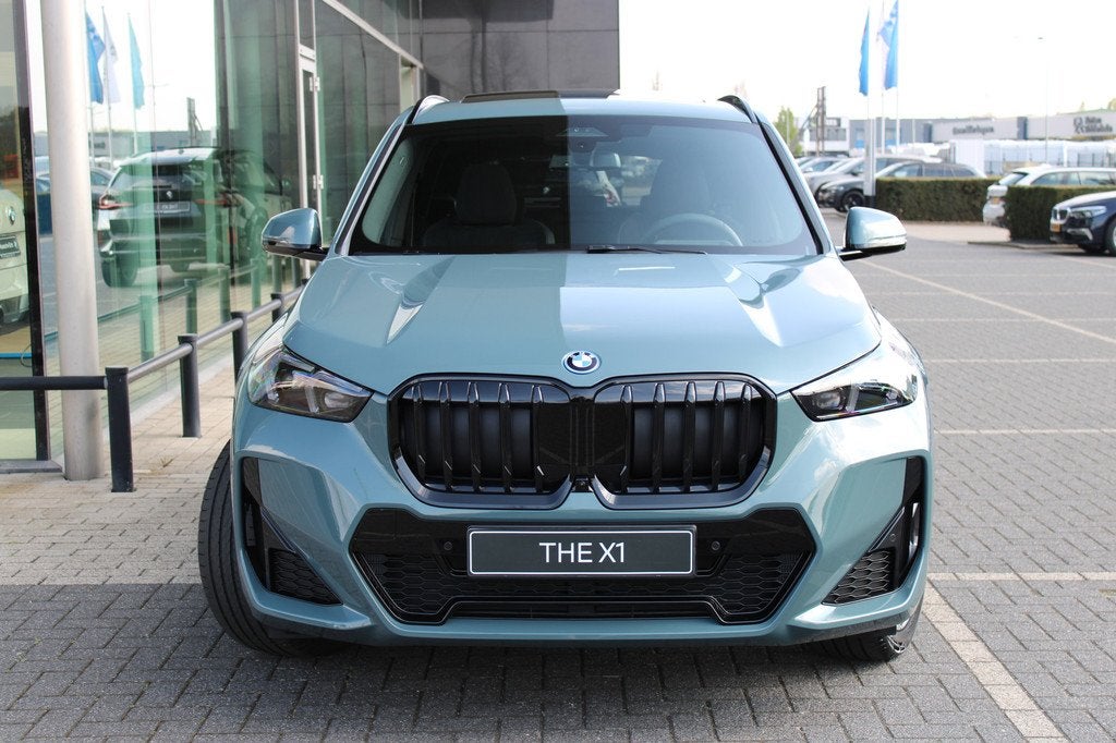 BMW X1 xDrive25e M Sport Automaat / Panoramadak / Trekhaak /, Stoelverwarming, Met garantie (alle), Origineel Nederlands, Bedrijf