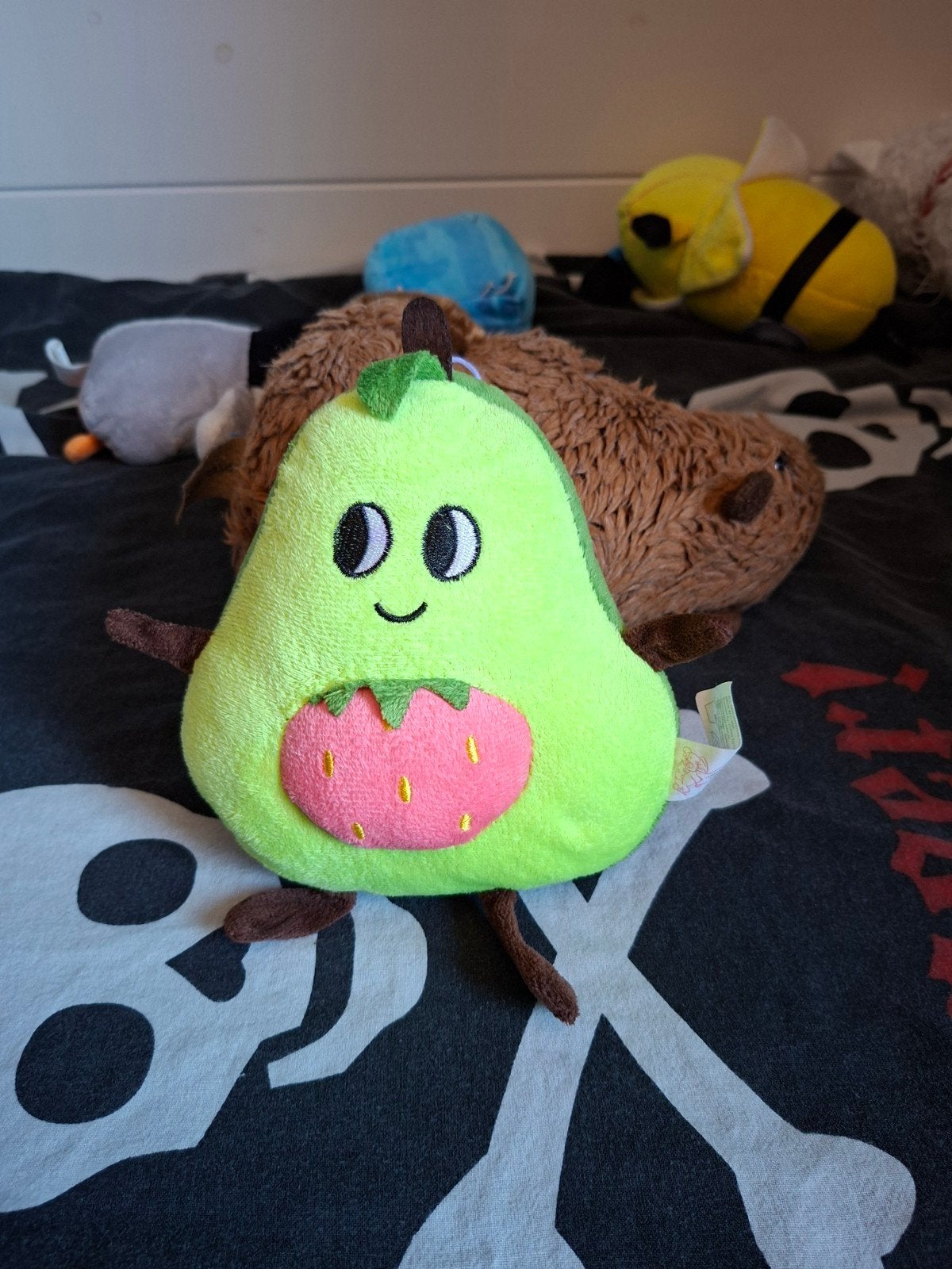 Leuke avocado knuffel met aardbei detail, Kinderen en Baby's, Groen, Overige merken, Overige karakters, Overige typen