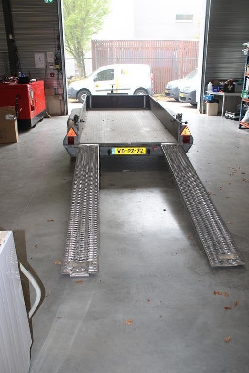 Aanhangers in faillissementsveiling, Ophalen