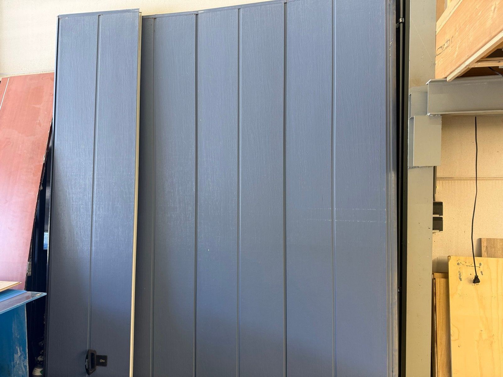 Geïsoleerde blauwe garage roldeur - Ophalen in Goes, Ophalen of Verzenden, Gebruikt, Garagedeur