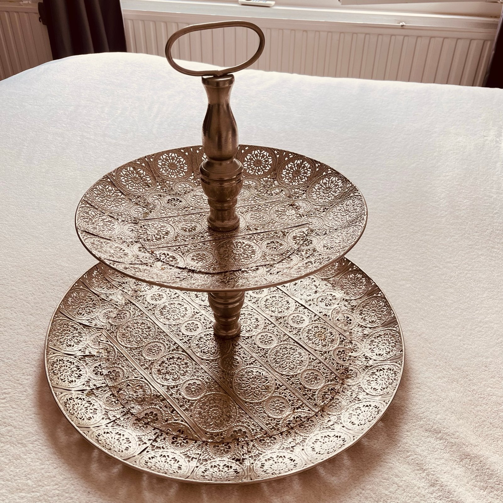 Grote etagère - Decoratieve schaal met 2 lagen, Huis en Inrichting, Woonaccessoires | Etagères, Ophalen of Verzenden, Zo goed als nieuw