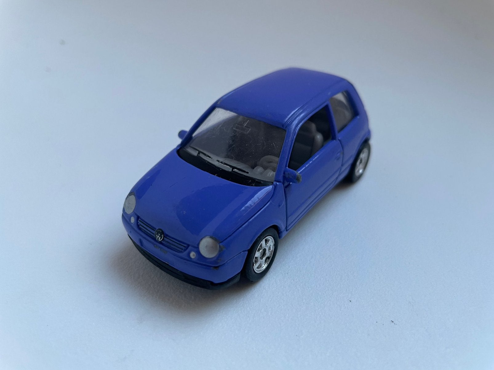 model VW Volkswagen Lupo 3-d, paars Welly 1/50, Ophalen of Verzenden, Gebruikt, Auto