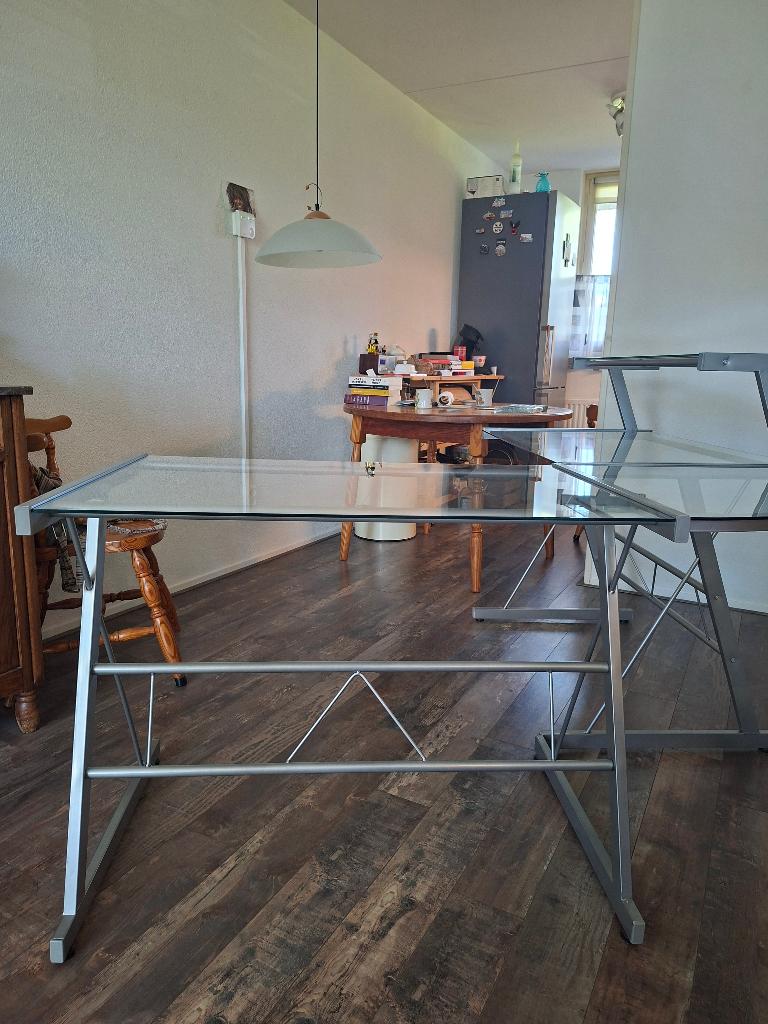 Computertafel/Hoekbureau – Industrieel design (glas + staal), Huis en Inrichting, Bureaus, Ophalen, 155 cm, 155 cm, Hoekbureau
