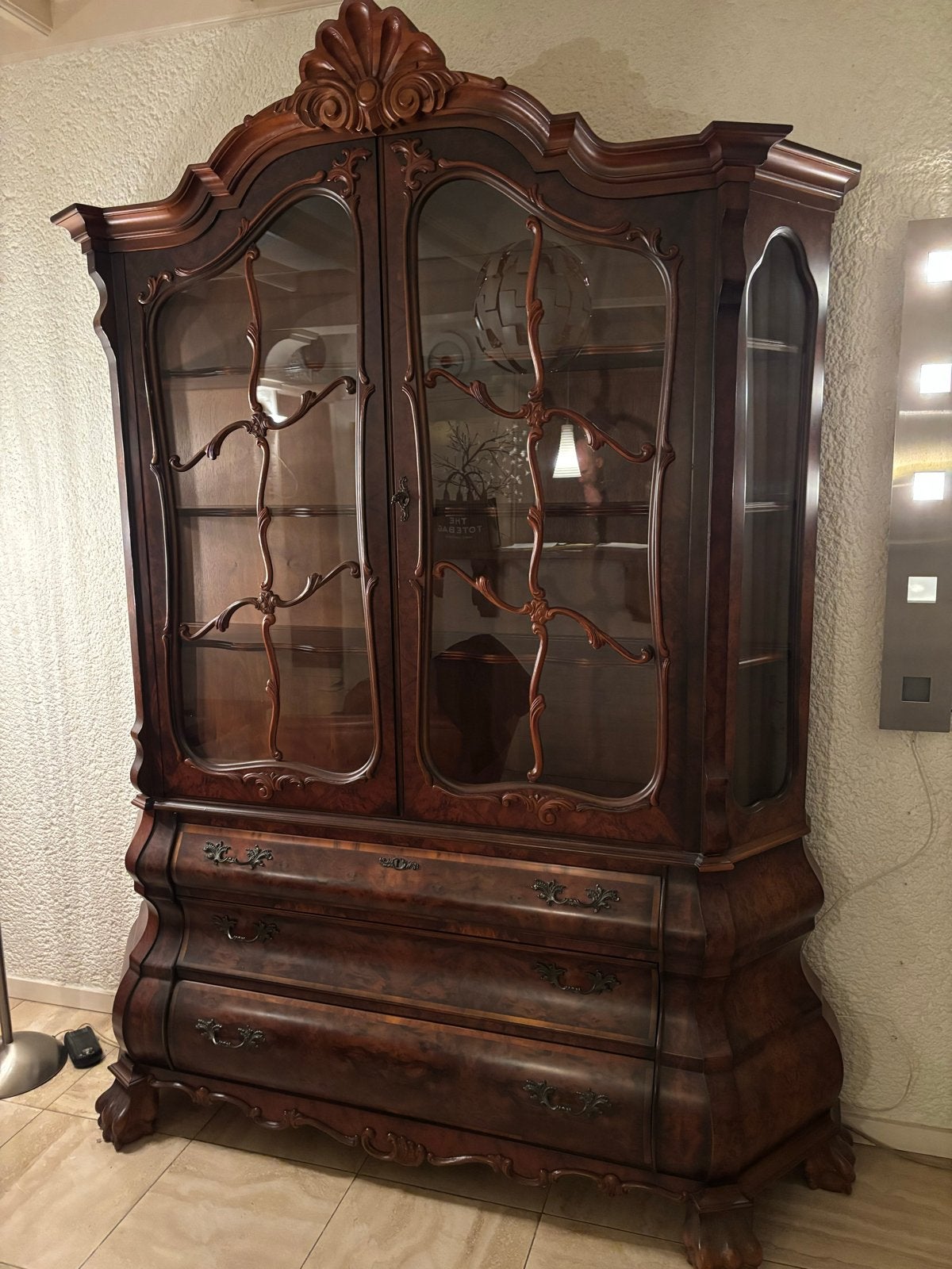 Prachtige antieke Wortelnoten Vitrinekast - Klassiek Design, Ophalen