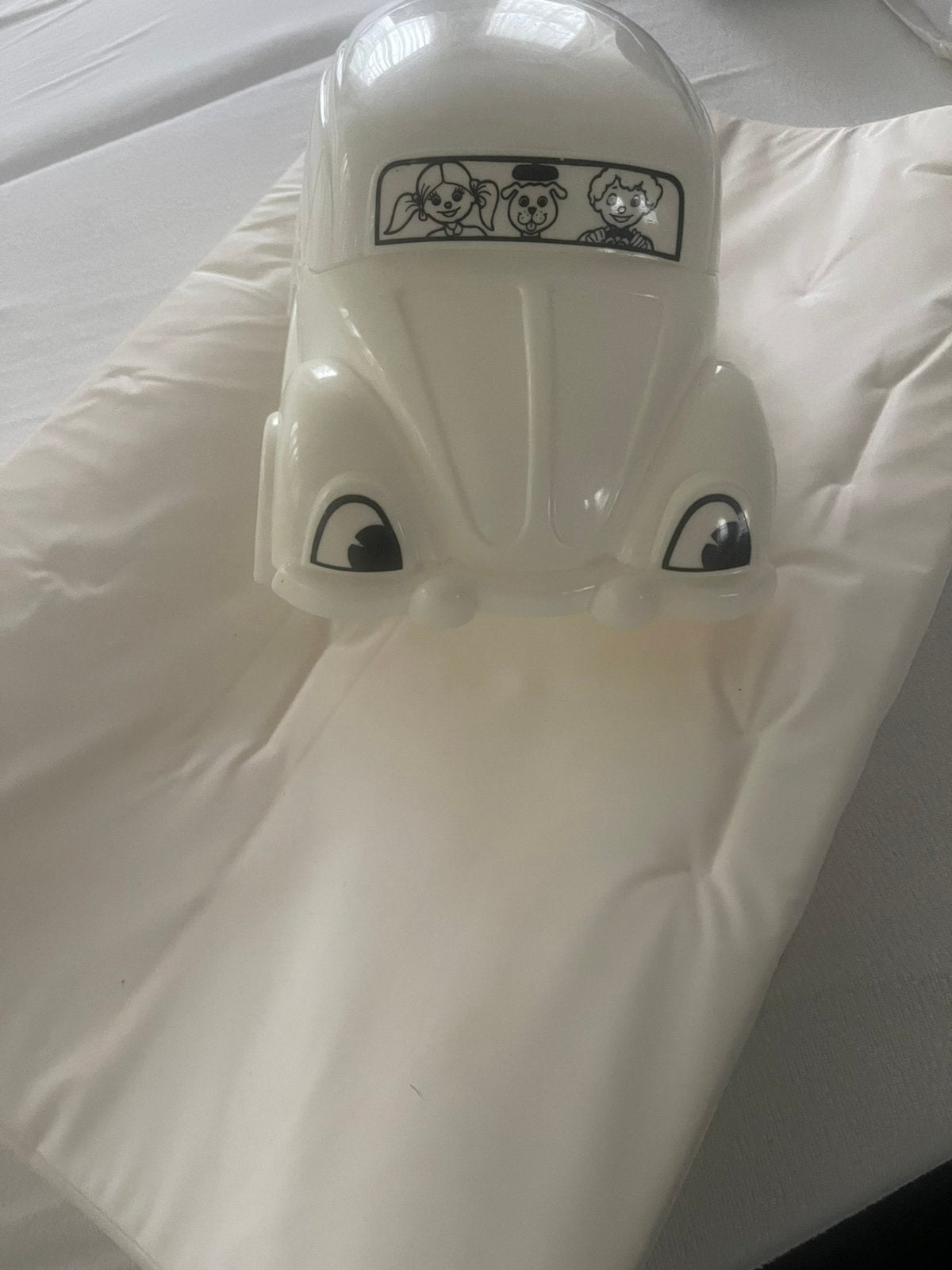 Leuke witte kinderpotje in de vorm van een auto/ kleedkussen, Kinderen en Baby's, Ophalen of Verzenden