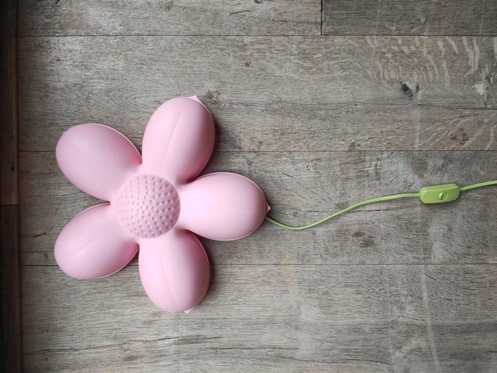 Ikea Smila Blomma Wandlamp Kinderkamer, Kunststof, Ophalen of Verzenden, Zo goed als nieuw, Minder dan 100 cm