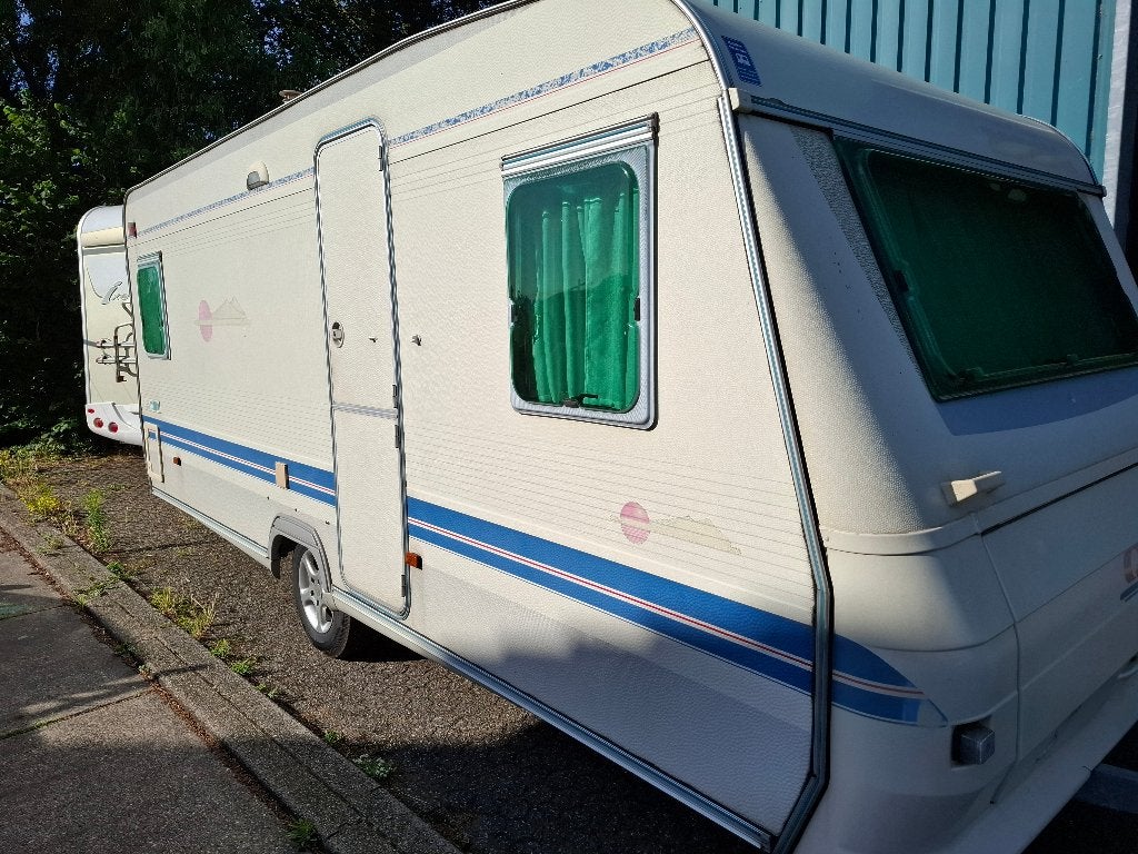 Adria 502UP Caravan, Vast bed, Rondzit, 750 - 1000 kg, Particulier