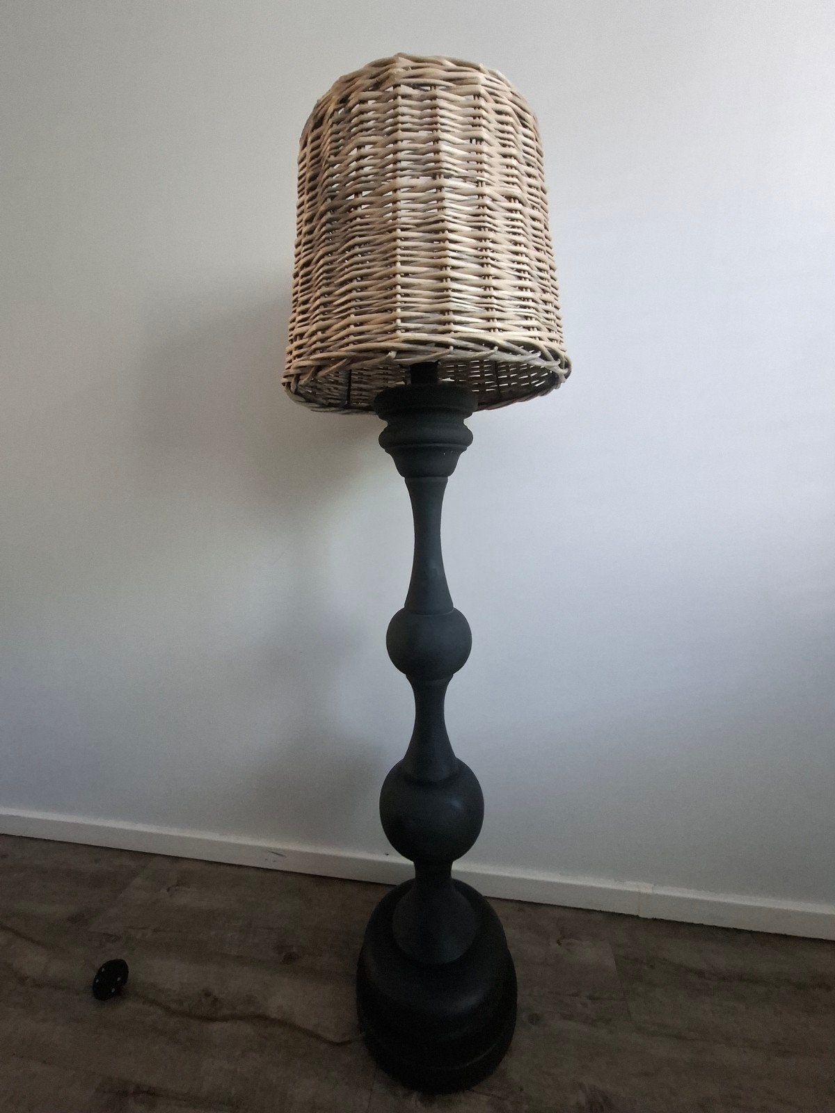 Leuke staande lamp met houten voet, 155cm hoog, Huis en Inrichting, Ophalen, Gebruikt, Natuurlijk materiaal, 150 tot 200 cm