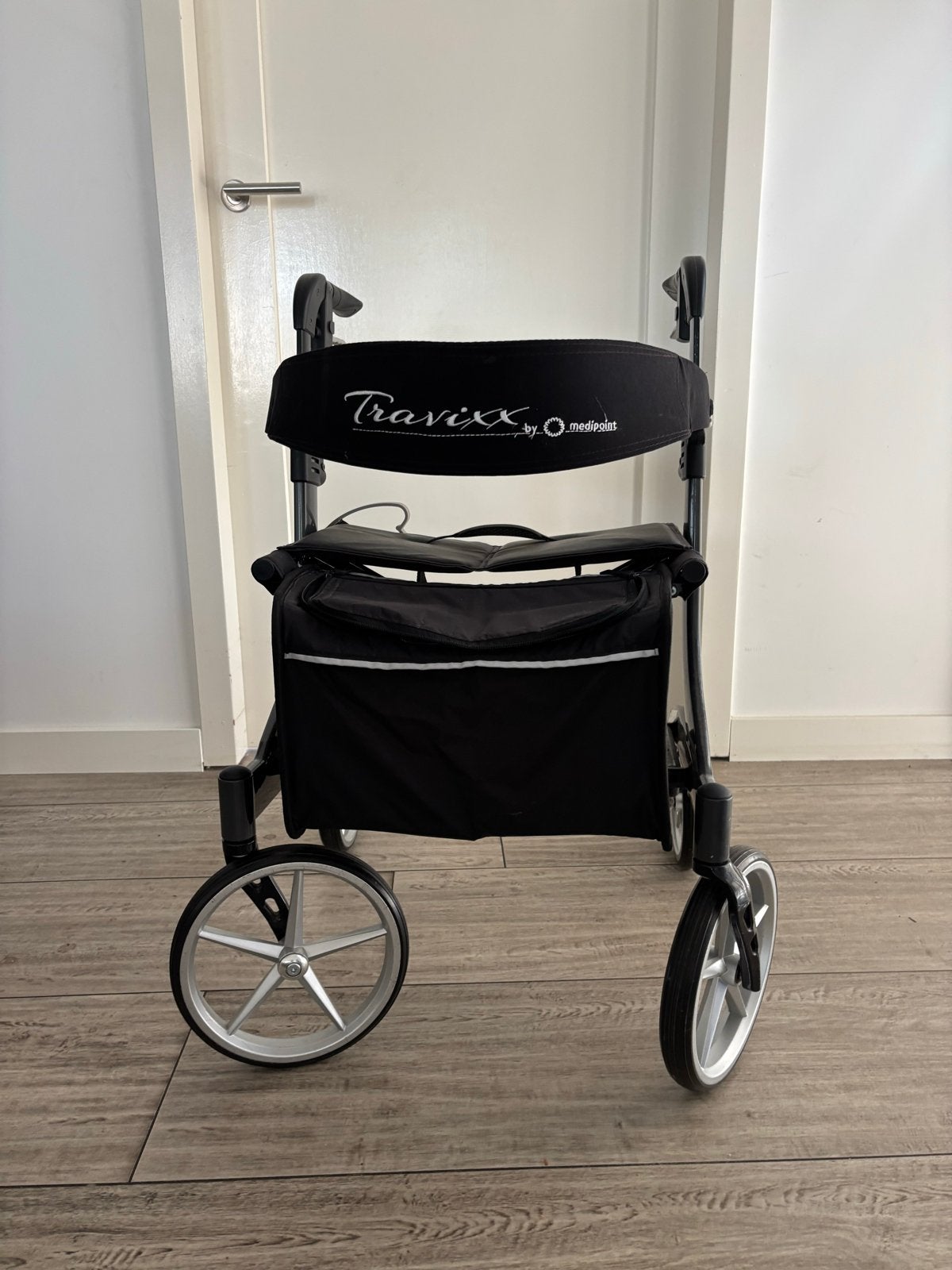 Lichtgewicht in zeer goede staat Travixx rollator, Diversen, Rollators, Ophalen, Opvouwbaar, Zo goed als nieuw