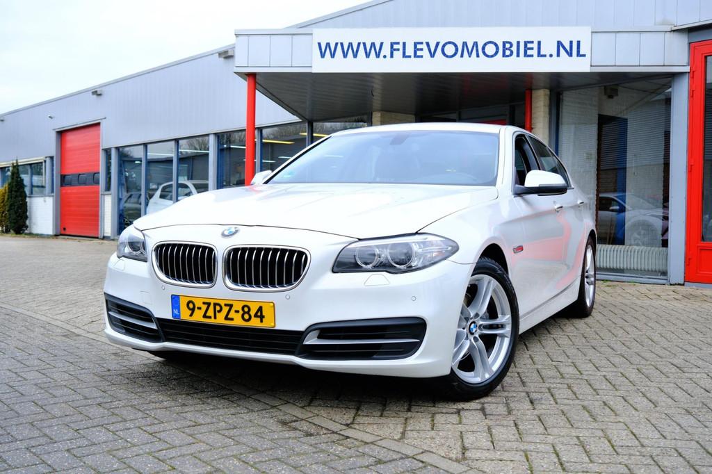 BMW 5-serie 520i Executive Aut. Xenon|Leder|Navi|Clima|LMV, Automaat, Gebruikt, Euro 6, 4 cilinders