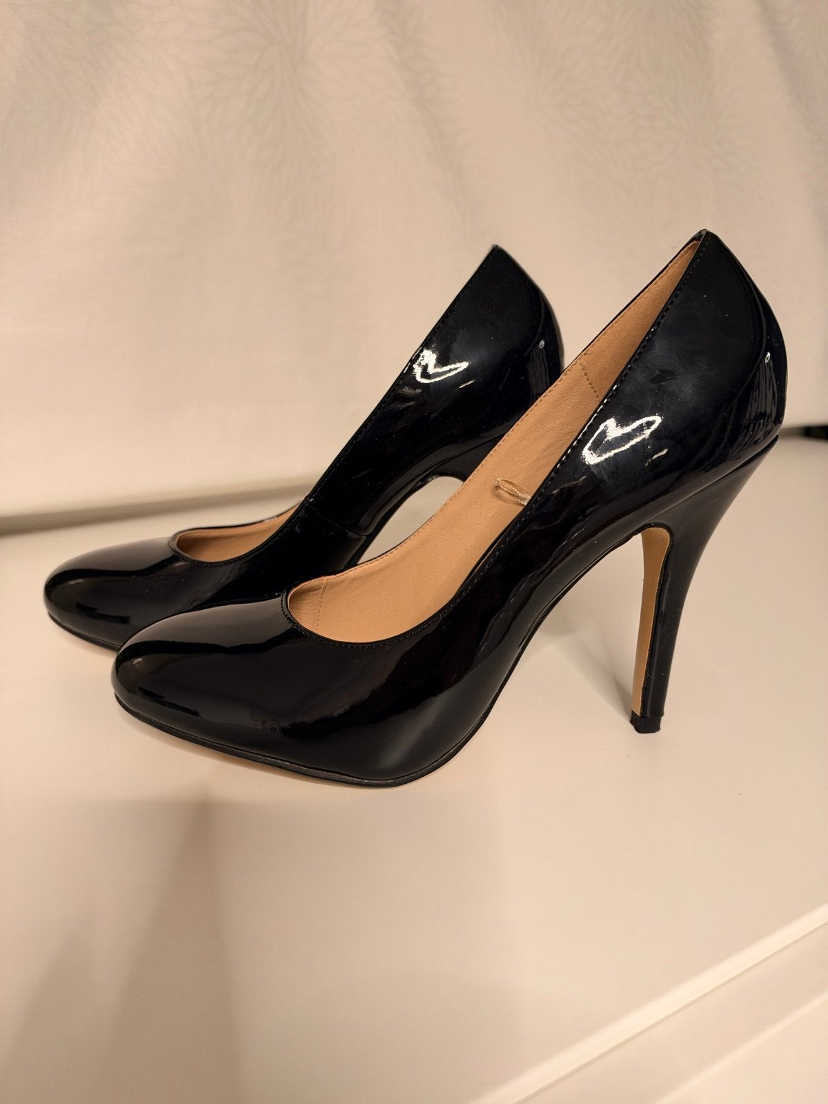 Zwarte Lak Pumps Maat 41 - Nieuw, 10 cm Hak, Ophalen of Verzenden, Nieuw, Zwart, Pumps
