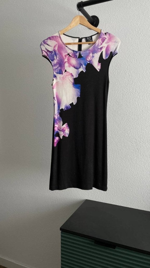 McQ Alexander McQueen jurk – bloemenprint – maat M, Maat 38/40 (M), Zwart, Ophalen of Verzenden, Gedragen