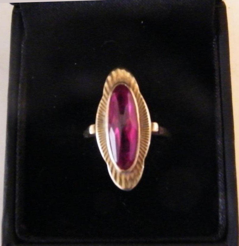 14 krt gouden ring met robijn., 18 tot 19, Ophalen of Verzenden, Zo goed als nieuw, Dame