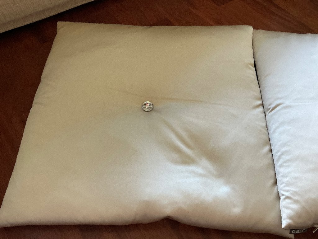 Kussens 2 stuks, voor en achter verschillende knoopdecoratie, Huis en Inrichting, Ophalen, Gebruikt, Beige, Vierkant