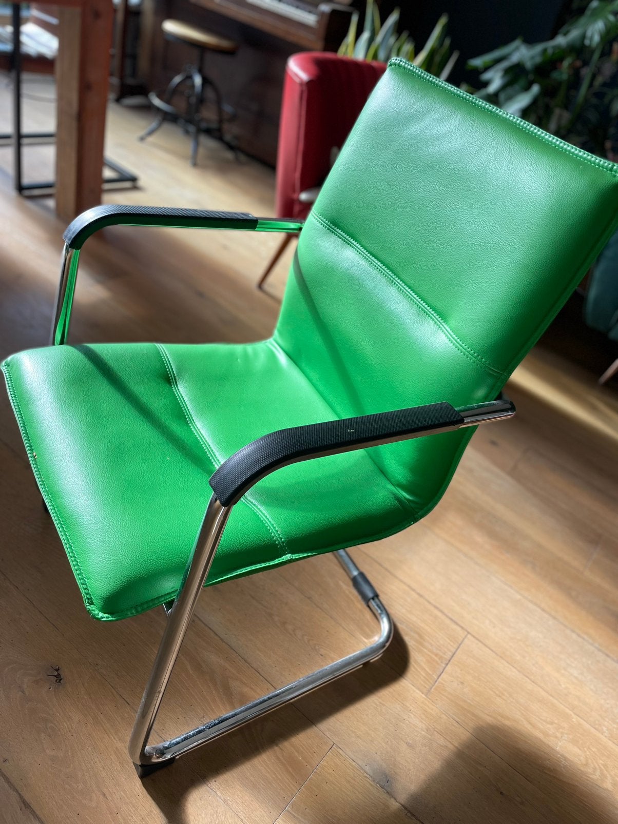 Set van vier wachtkamer stoelen / eetkamer stoelen, Ophalen, Overige kleuren, Zo goed als nieuw, Vier