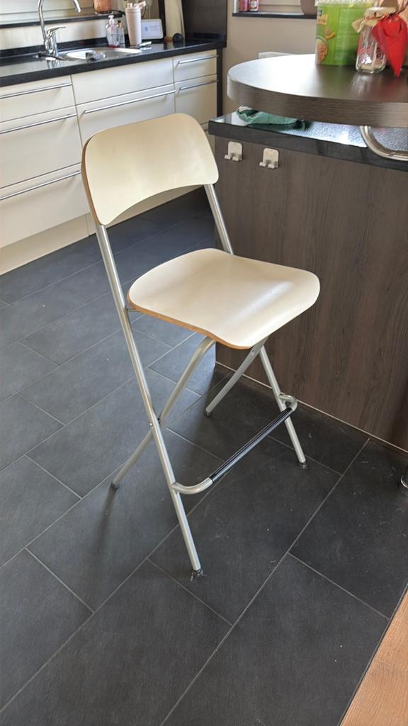 2x Opklapbare barkrukken - Ideaal voor kleine ruimtes, Ophalen, Gebruikt, Met voetsteun, 60 tot 90 cm